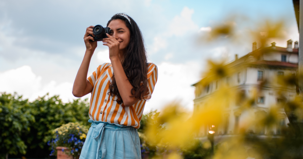 You are currently viewing 10 Hobbies That Secretly Make You Smarter and More Interesting at Social Events