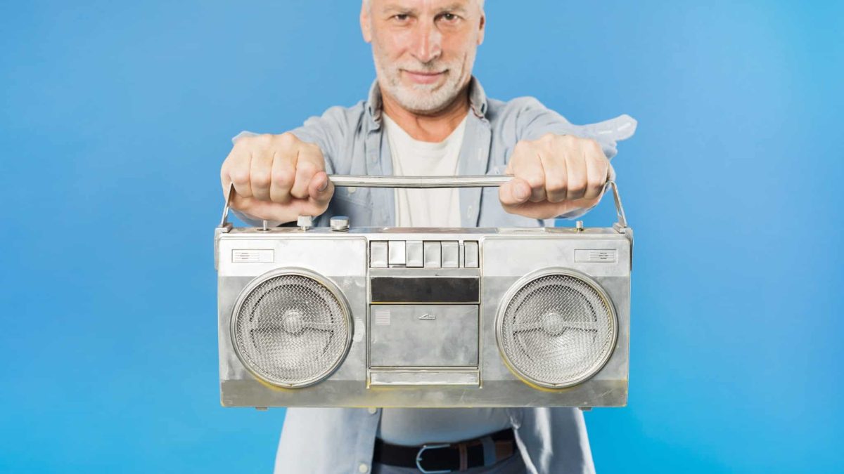 You are currently viewing The 9 Old-School Habits People in Their 60s and 70s Refuse to Give Up—and Why They’re Often Happier Than Tech-Obsessed Younger Generations