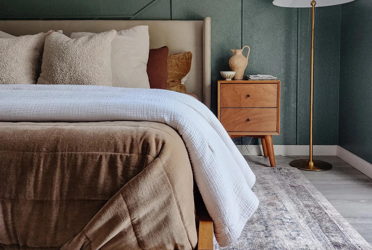 You are currently viewing Cozy Moody Bedroom Ideas for Couples Creating a Romantic Space on a Budget