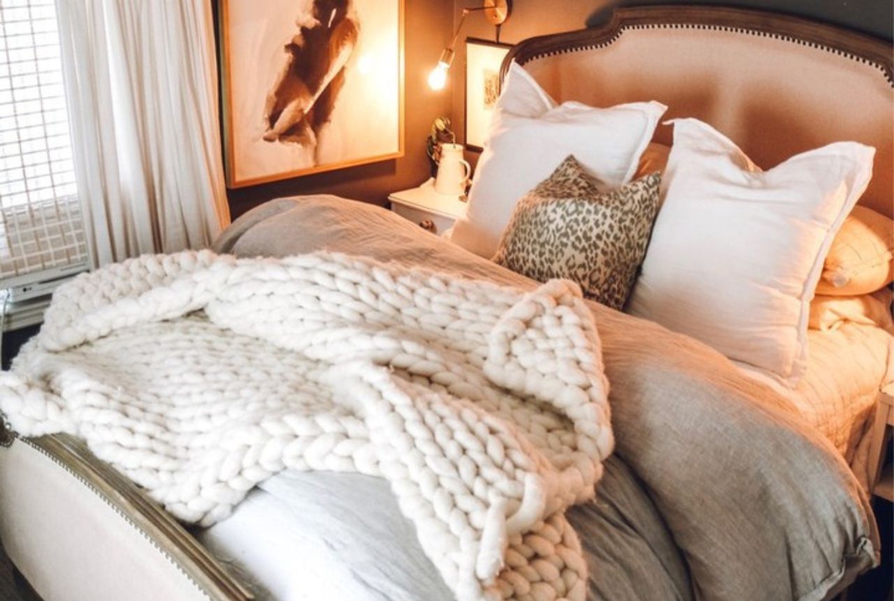 You are currently viewing Cozy Moody Bedroom Ideas for Small Spaces That Still Feel Warm and Inviting