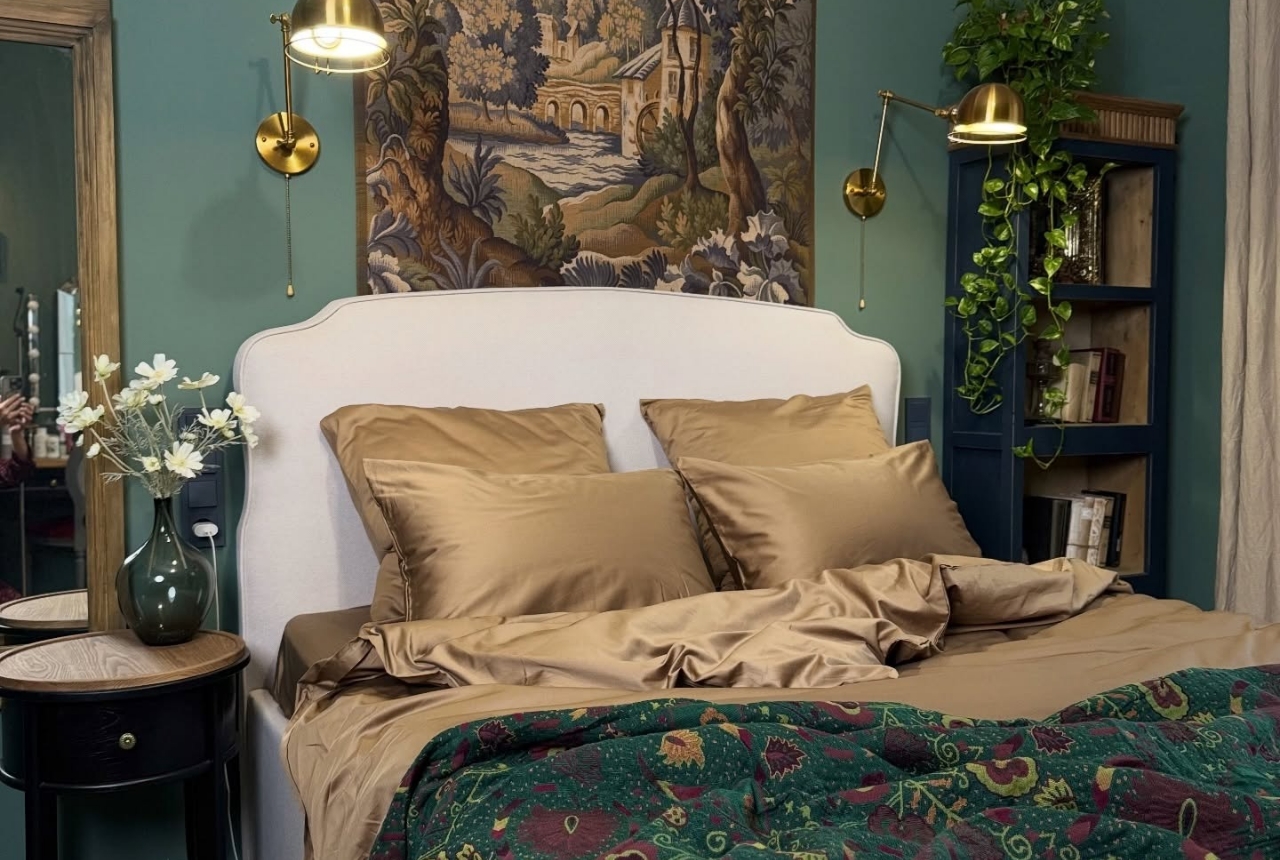 You are currently viewing How to Create a Vintage Moody Bedroom That Feels Expensive on a Budget