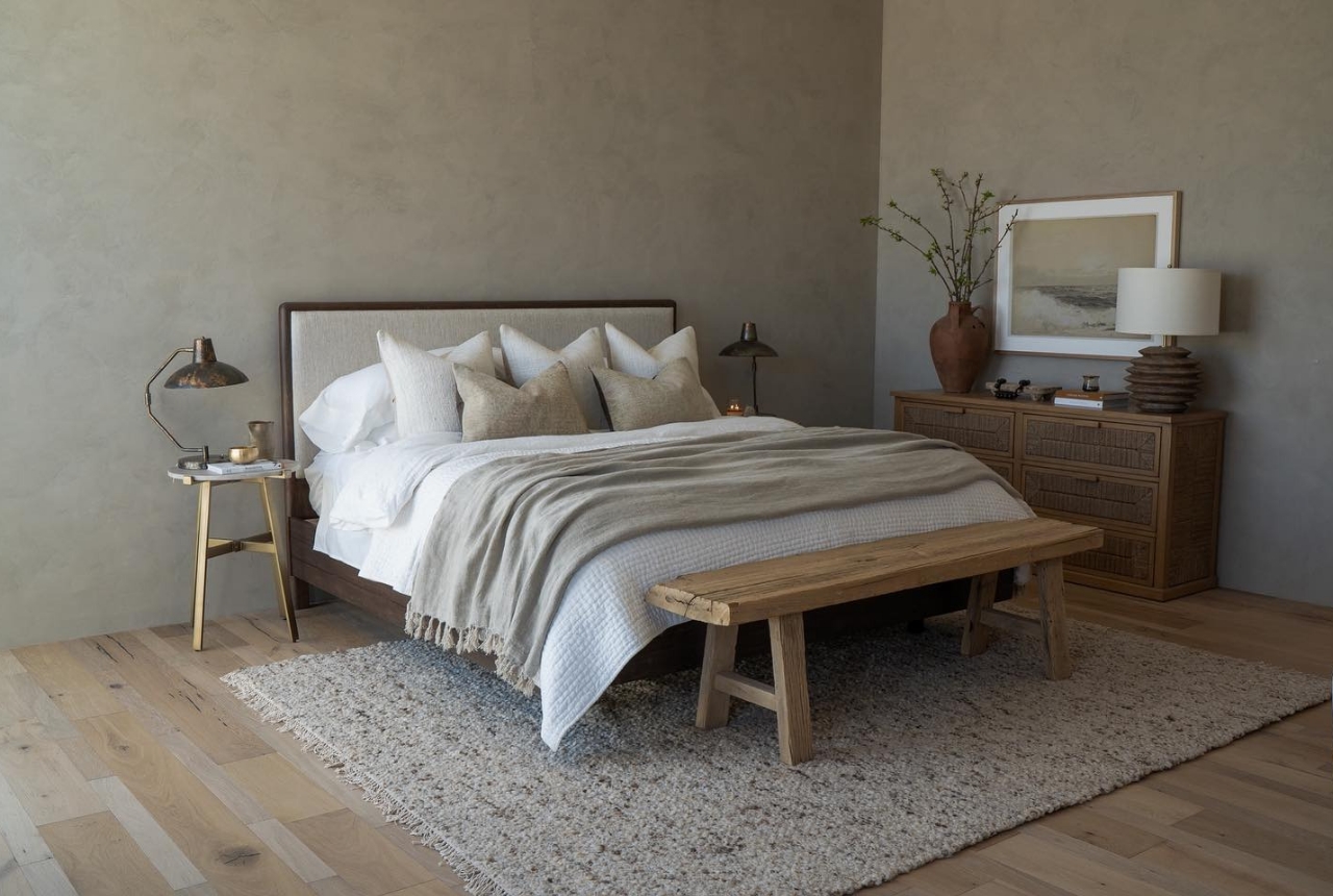 You are currently viewing Minimalist Romantic Moody Bedroom Ideas That Feel Warm Without Heavy Decor