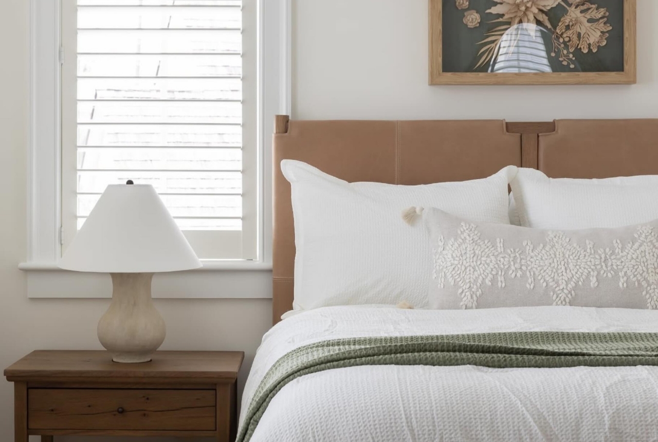 You are currently viewing Organic Modern Coastal Bedroom Ideas That Still Feel High-End Even on a Tight Budget