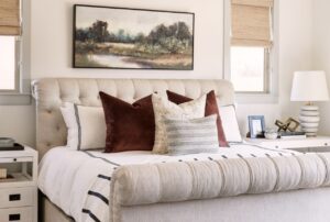 Read more about the article Romantic Moody Bedroom Ideas to Style White Walls with Depth, Contrast, and Warmth