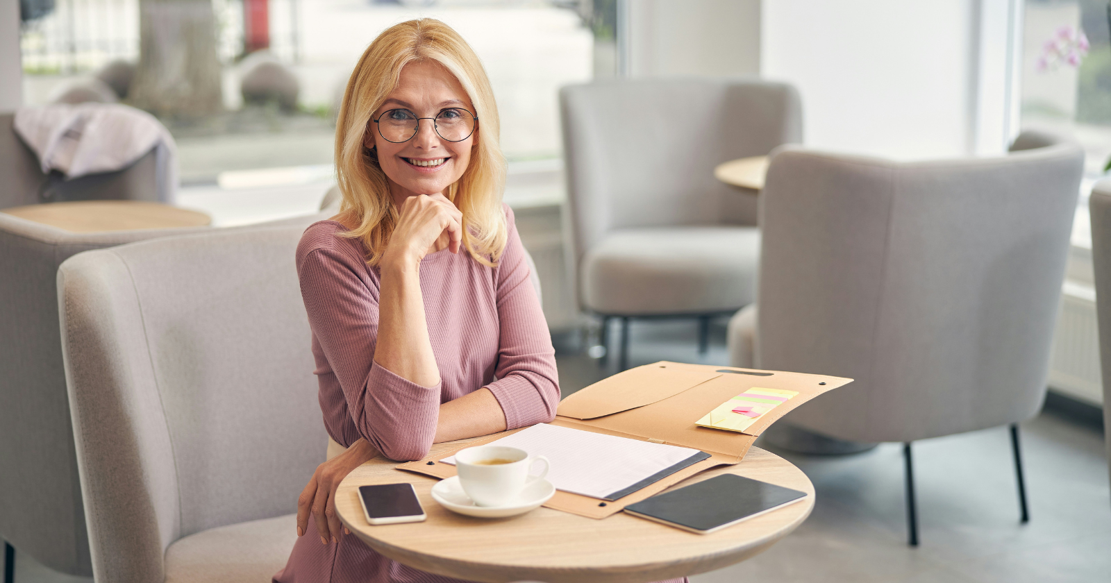 You are currently viewing 10 Signs You’re Aging More Gracefully Than Most People Your Age