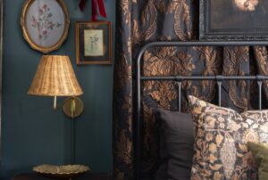 Read more about the article Cozy Bedroom Ideas With Black That Look Expensive on a Budget (Even If You’re Working With Very Little)