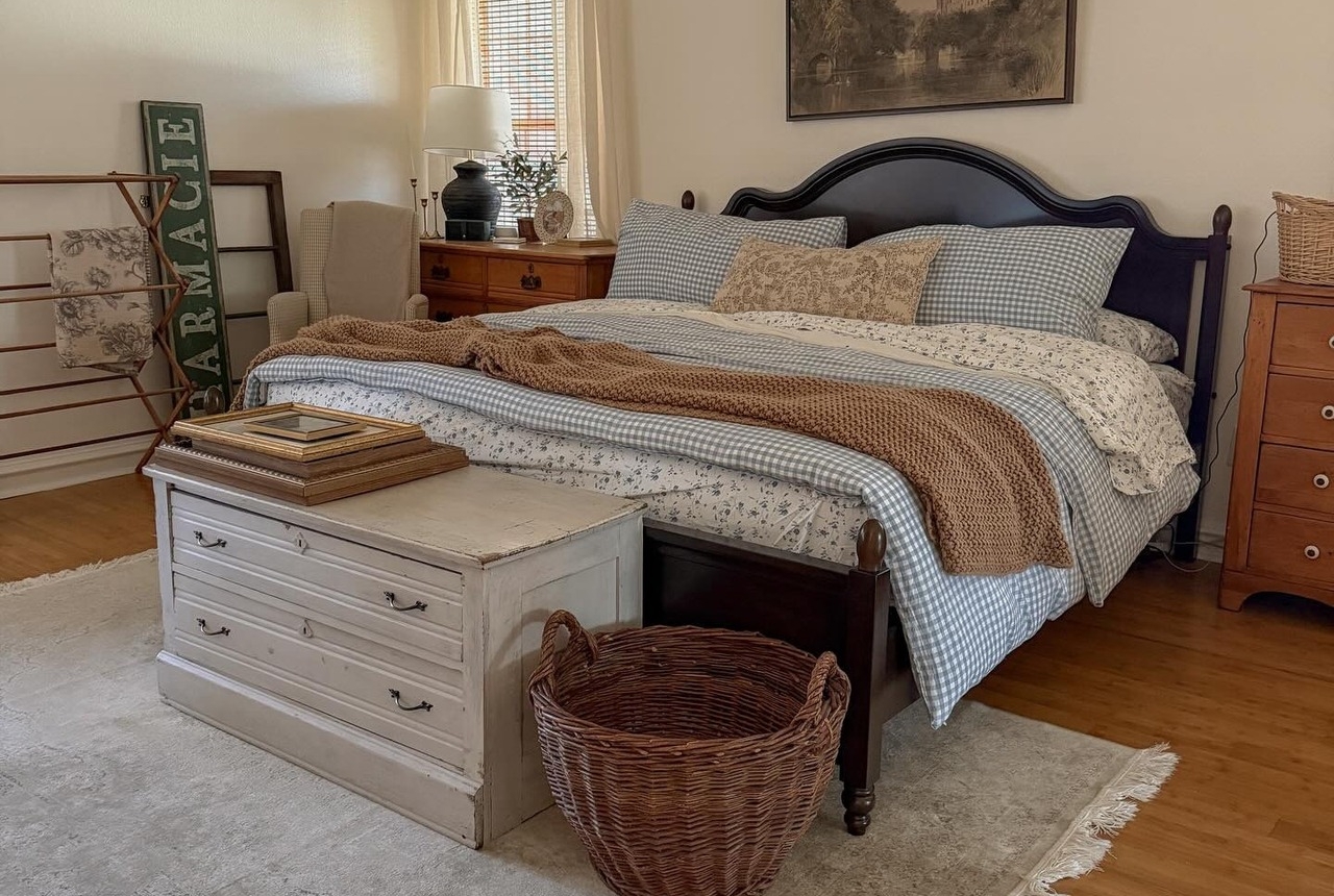 You are currently viewing Cozy Warm Bedroom Ideas for a Relaxing Retreat You Can Create Under $100