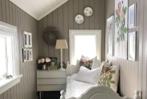 Read more about the article Guest Bedroom Wall Decor Ideas That Feel Thoughtful Without Costing a Fortune