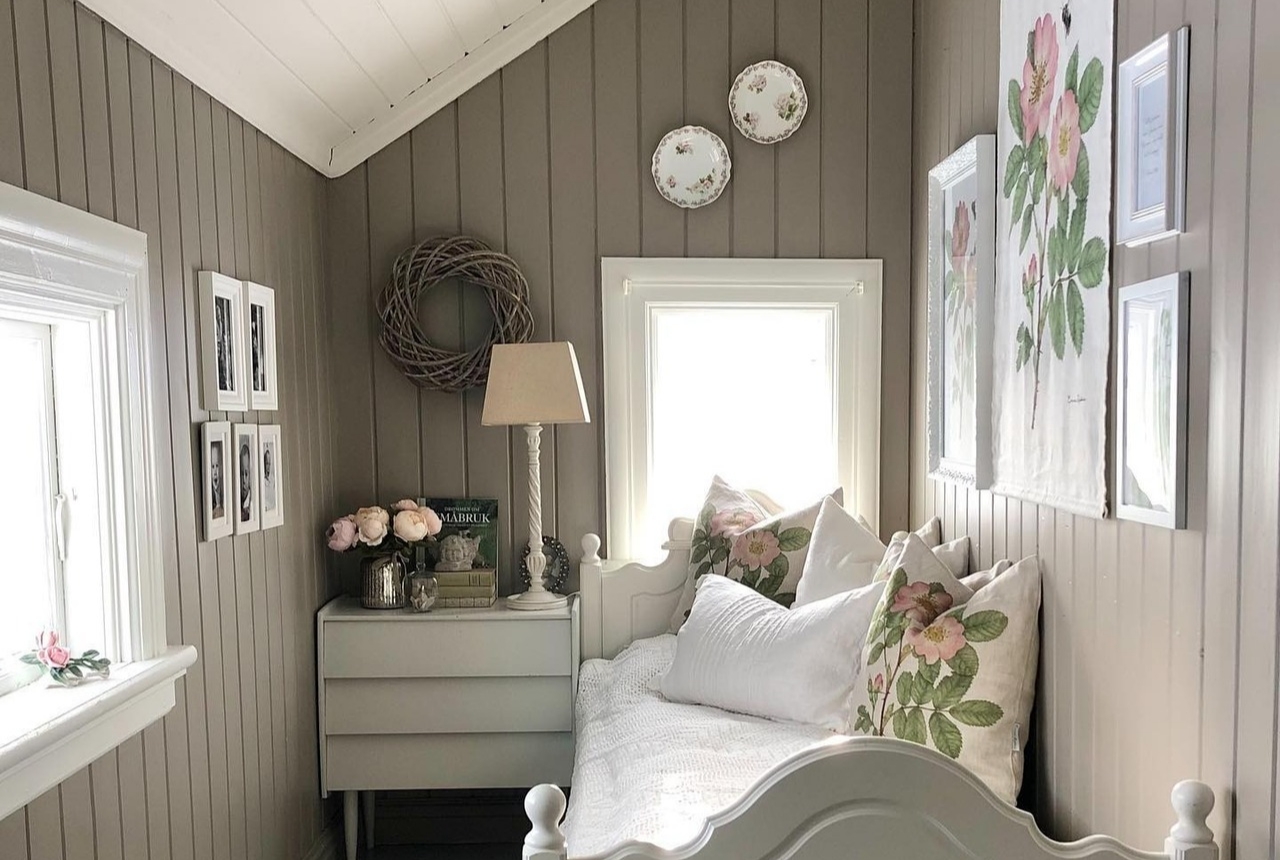 You are currently viewing Guest Bedroom Wall Decor Ideas That Feel Thoughtful Without Costing a Fortune