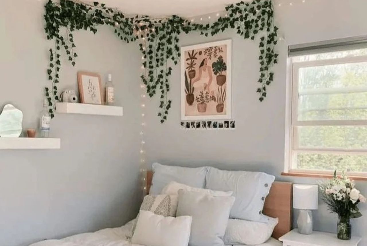 You are currently viewing Hanging Vines Wall Decor Ideas That Make Your Bedroom Feel Like a Jungle Retreat, Even on a Budget