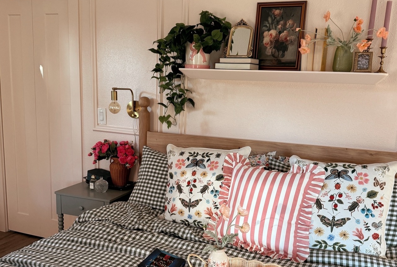 You are currently viewing How to Create a Cozy Whimsical Bedroom on a Budget: Decor Ideas Anyone Can Afford