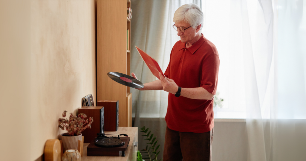 You are currently viewing If You Still Have These 10 Items From the ’70s in Your Home, You’re Probably More Nostalgic Than You Realize — And You Likely Practice These 9 Daily Habits