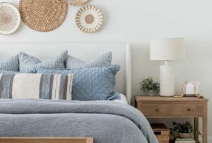 Read more about the article Cozy Coastal Bedroom Wall Decor Ideas That Won’t Cost You More Than $50