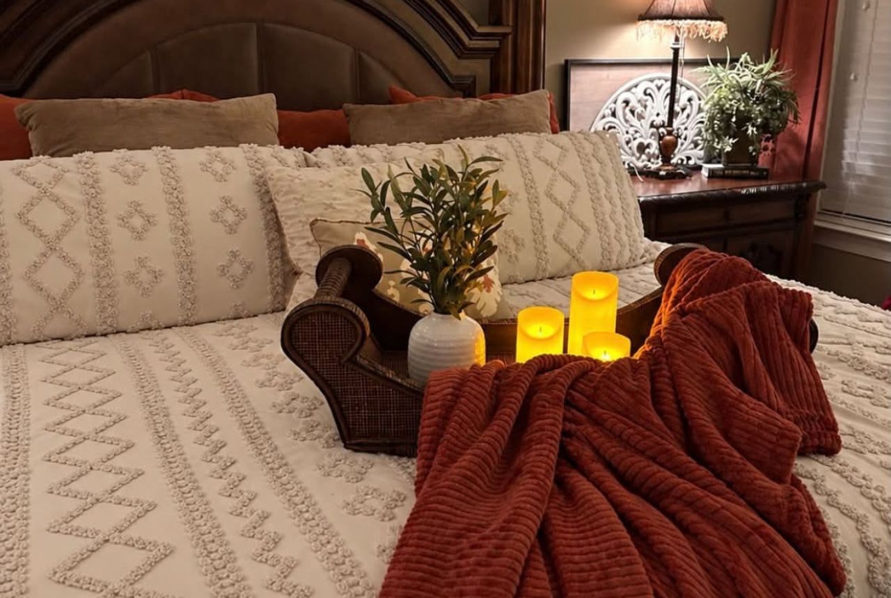 You are currently viewing Romantic Warm Bedroom Ideas That Feel Luxurious Without the Big Price Tag