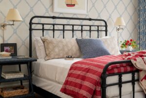 Read more about the article Vintage Coastal Bedroom Wallpaper Ideas on a Budget That Still Look Timeless