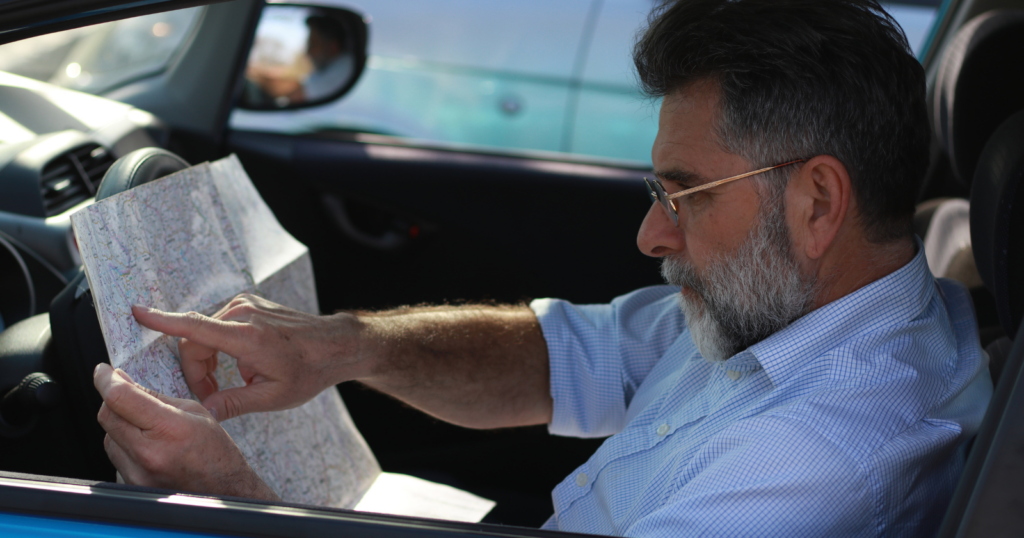 You are currently viewing Psychology says people who print out directions instead of using GPS usually display these 9 traits, and most of them are over 50