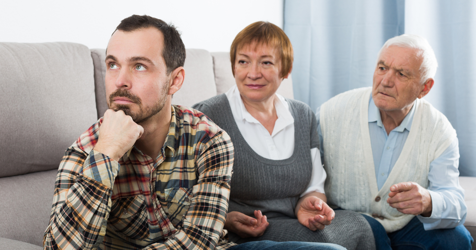 You are currently viewing 8 Things Boomers Don’t Realize They’re Doing That Are Slowly Pushing Their Adult Children Away