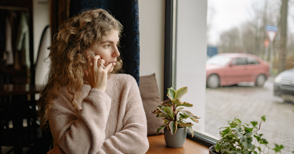 You are currently viewing 7 routines people fall into when loneliness has become so normal they’ve stopped recognizing it as loneliness