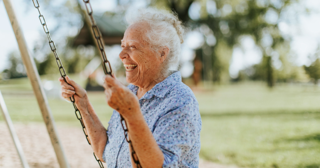 You are currently viewing 10 Daily Habits of Older People Who Are Genuinely Happy and at Peace With Their Life