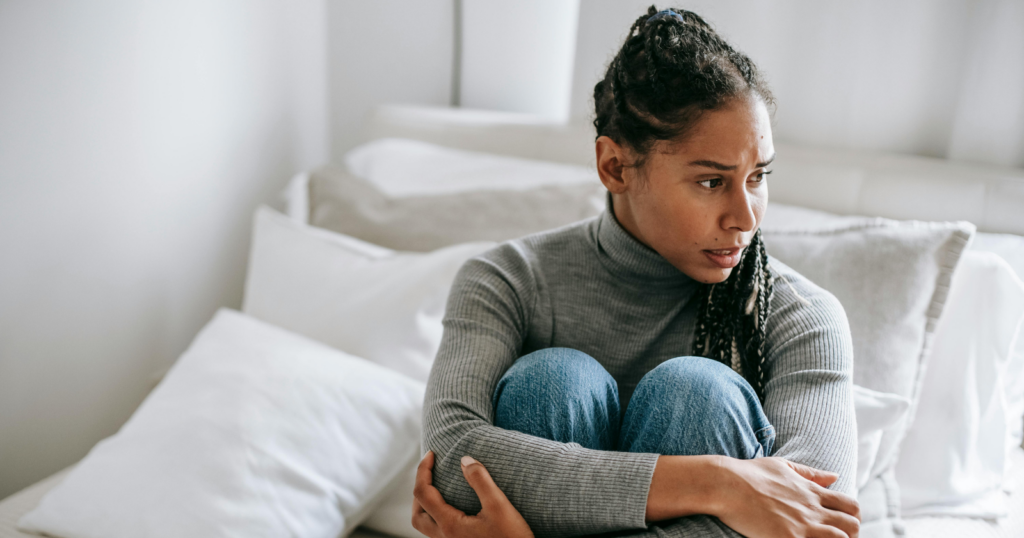 You are currently viewing Psychology Says the Stronger a Woman Is, the More She Suffers in Silence When No One’s Watching