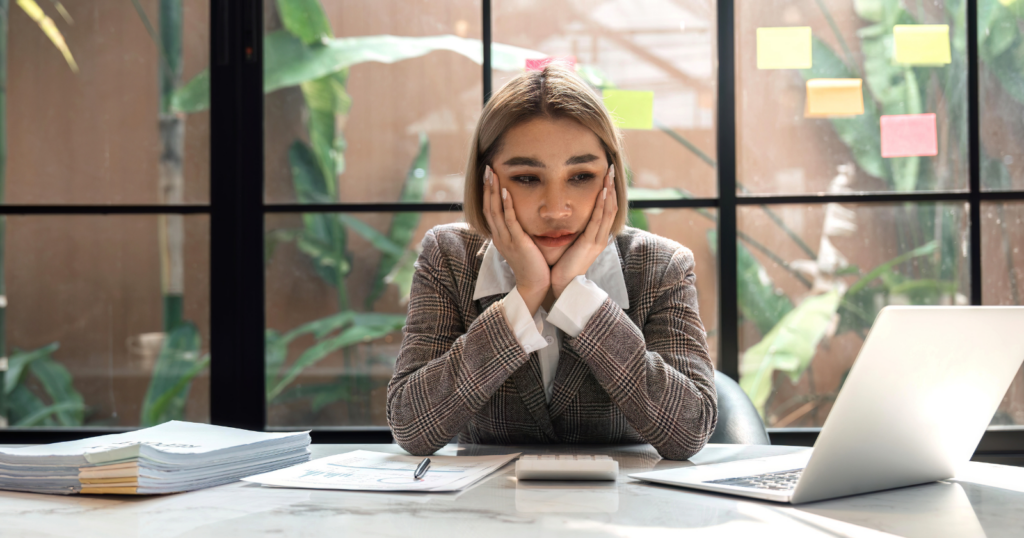 You are currently viewing 7 Habits of Women Who Appear Happy but Haven’t Felt Joy in Years