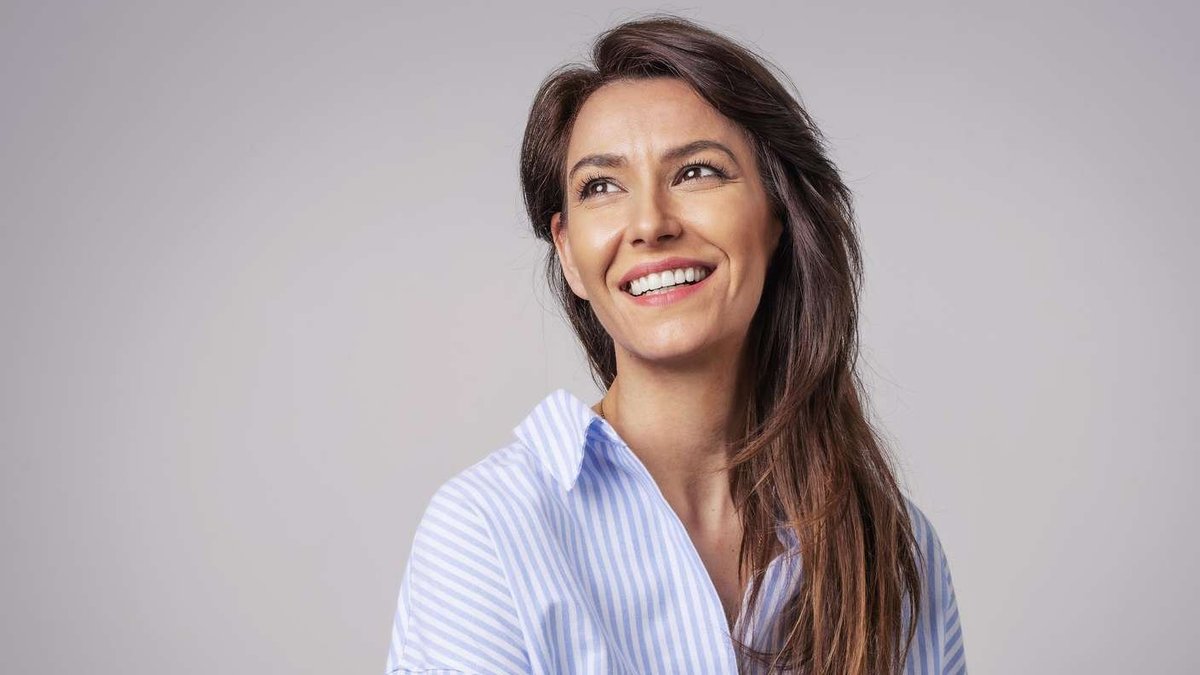 You are currently viewing The Art of Self-Respect: 11 Phrases Confident Women Use When People-Pleasing Fades