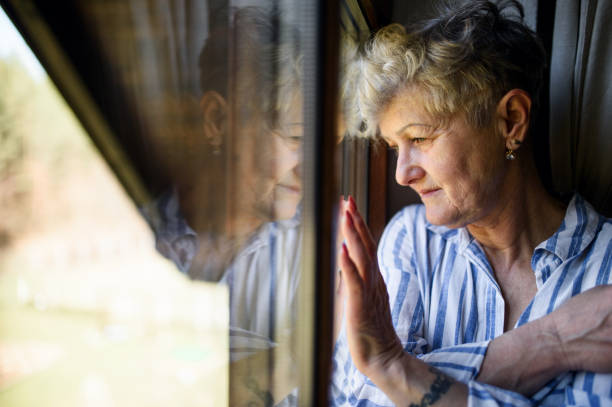 You are currently viewing There are 10 things that feel like independence in your 60s and feel like isolation in your 80s — and the people who are most alone past 75 all look back and see the same decade where the pattern quietly set in