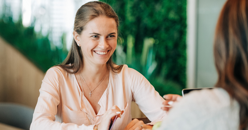 You are currently viewing 8 habits of people who lead with kindness, give without keeping score, and connect with ease