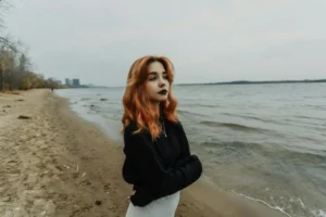 Read more about the article 7 Small Daily Habits That Quietly Build the Kind of Resilience Most People Don’t Notice Until They Need It