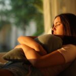 13 Quiet Habits Deeply Lonely People Repeat Daily Without Realizing They’re Widening The Very Distance They Fear