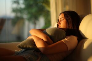 Read more about the article 13 Quiet Habits Deeply Lonely People Repeat Daily Without Realizing They’re Widening The Very Distance They Fear