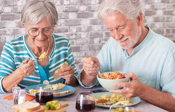 You are currently viewing 6 Foods That Heal The Body, Slow & REVERSE AGING in Days!