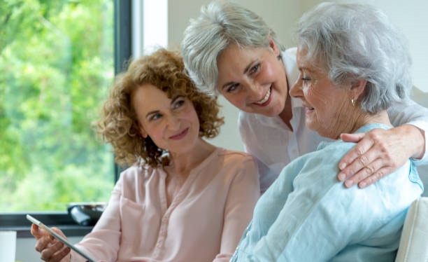 You are currently viewing 8 Phrases Women Over 60 Use That Reveal Their Vocabulary Is Still Stuck in 1985