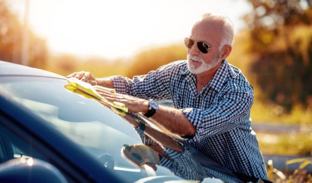 You are currently viewing 8 Powerful Reasons People Over 50 Are Happily Choosing Single Life Without Regret