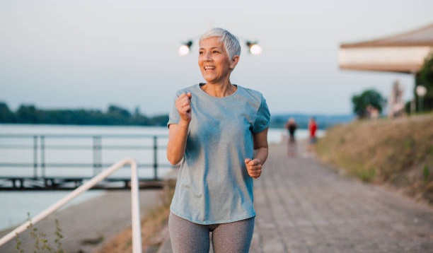 You are currently viewing 9 Behaviors That Keep People Over 70 Youthful, Sharp, and Full of Life, According to Psychology
