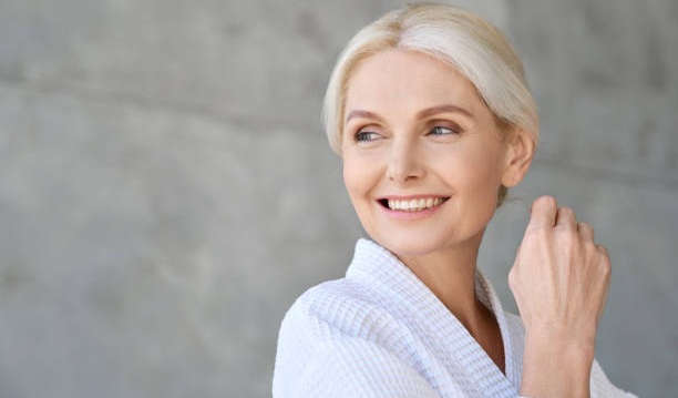 You are currently viewing 7 Evening Habits of People Who Look Much Younger Than Their Age