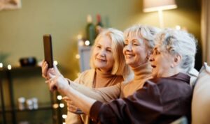 Read more about the article The Secret to Aging Gracefully: 10 Habits of People Who Still Look Young in Their 70s