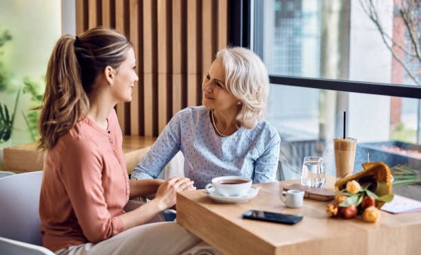 You are currently viewing People over 60 who everyone loves talking to usually do these 8 things naturally