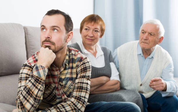 You are currently viewing 8 Things Boomers Do That Slowly Push Their Adult Children Away