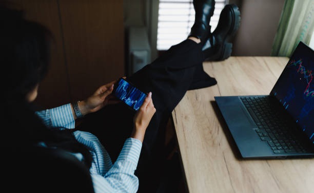 You are currently viewing The Art of Doing Less: Why Lazy People Never Get Fired at Work