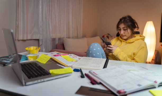 You are currently viewing Why You Keep Procrastinating and How to Finally Break the Cycle, According to a Neurologist