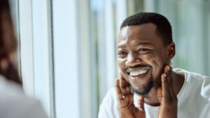 Read more about the article 12 Daily Habits That Help You Look 10 Years Younger