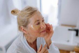 Read more about the article 9 Daily Habits of People Who Get More Attractive as They Age