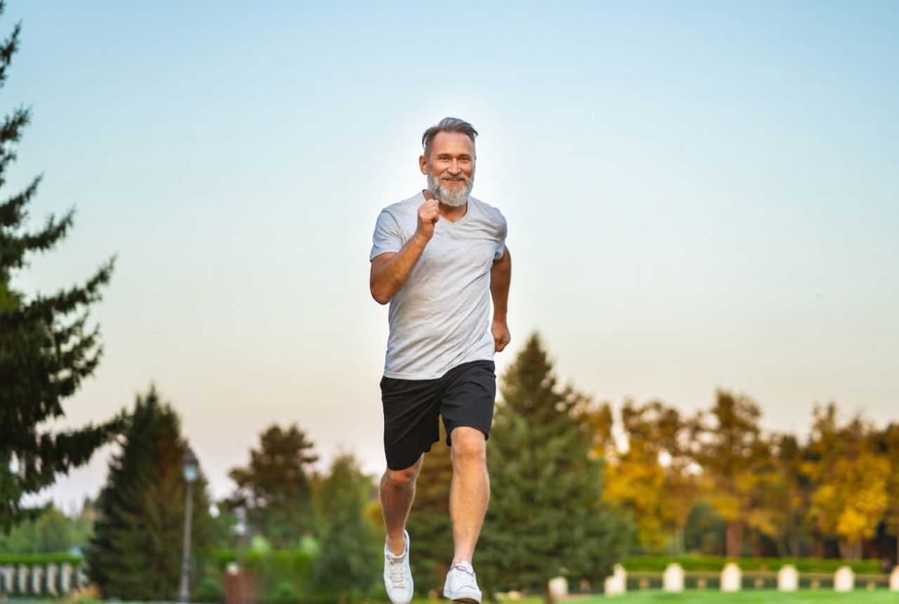 You are currently viewing Psychology Says People Who Thrive in Their 60s and 70s Tend to Let Go of These 9 Things