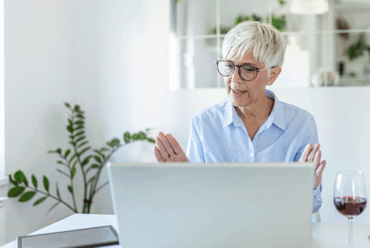 You are currently viewing 9 Common Things People Do in Their 50s That Often Lead to Loneliness by Their 70s, According to Psychology