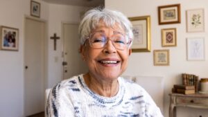 Read more about the article 10 Simple Ways to Feel Pretty and Confident After 70, According to a 77-Year-Old Woman