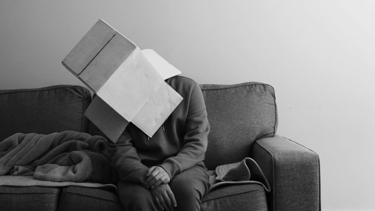 You are currently viewing 6 Simple Steps to Stop Overthinking Before It Takes Over Your Life