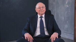 Read more about the article Charlie Munger Advice: The Art of Letting Go: 5 Simple Ways to Achieve Happiness